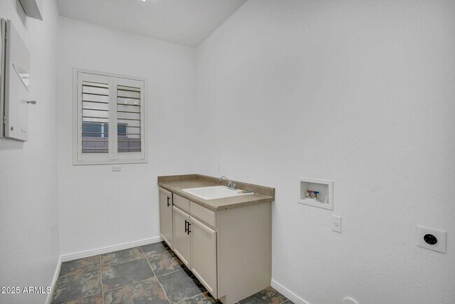 Building Photo - 4756 E Ironhorse Rd