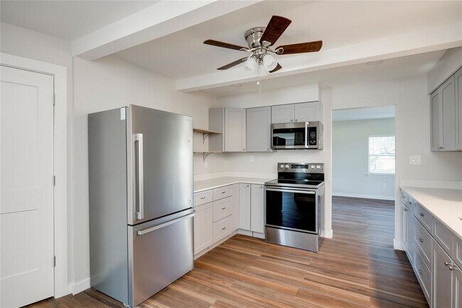 Building Photo - 809 N West St