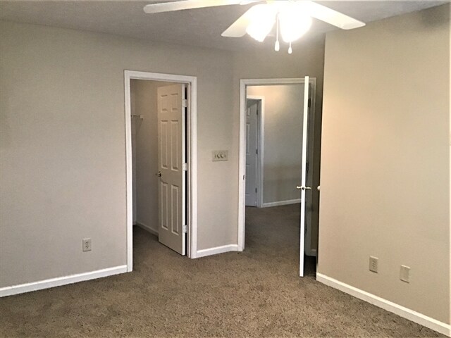 Building Photo - 1247 Turfway Dr