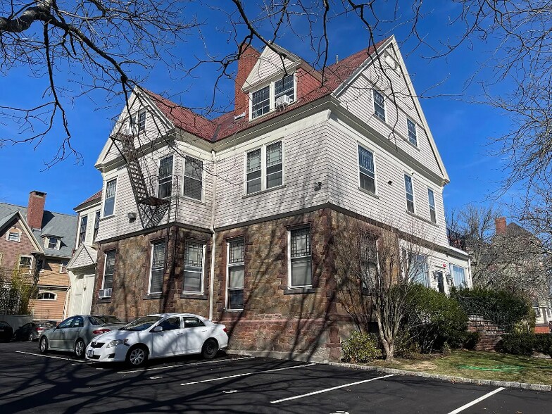 Primary Photo - 314 Angell St
