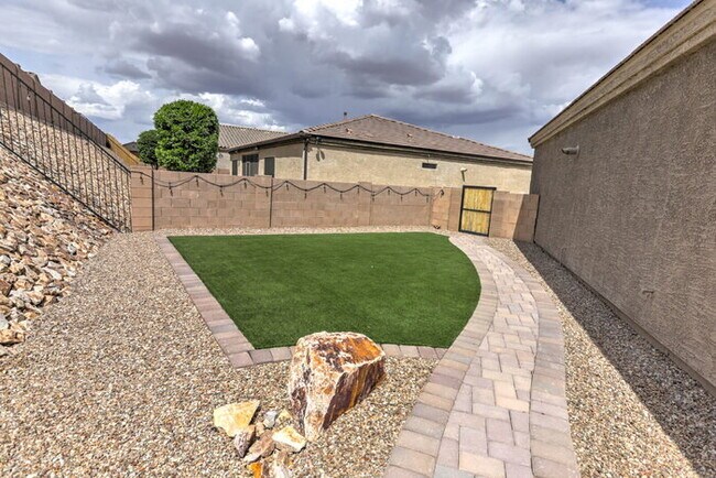 Building Photo - Santa Cruz Meadows