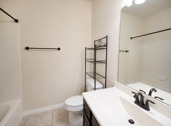 Building Photo - 7506 Amber Village Cir