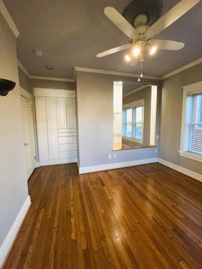 Building Photo - $2100 - AMAZING DESIGNED 2F UNIT LOCATED IN THE CWE!