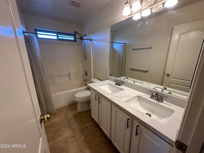 Building Photo - 4660 S Wildflower Dr