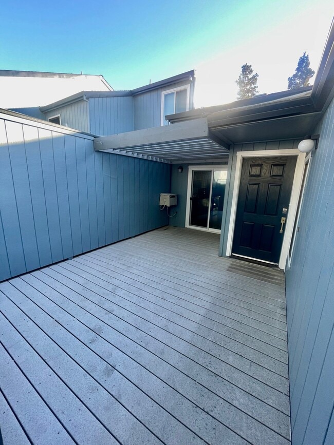 Building Photo - 204 Rockwood Dr