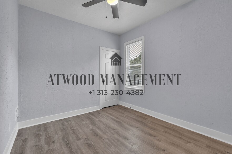 Building Photo - 8693 Woodlawn Ave