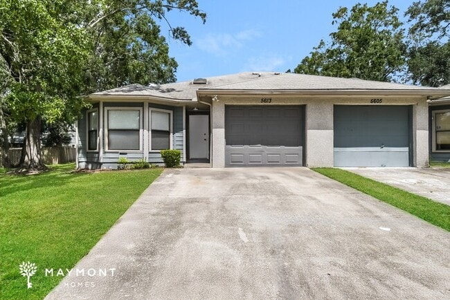 Building Photo - 5613 Pinebay Cir N