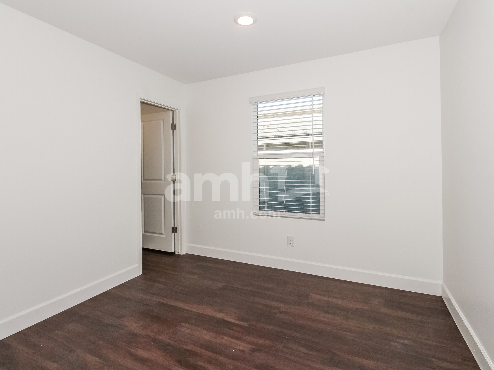 Building Photo - 6135 W Calle Bilboa