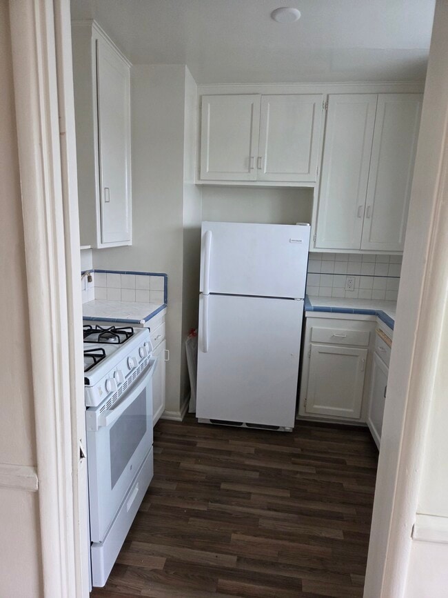Kitchchen - 150 N Catalina St