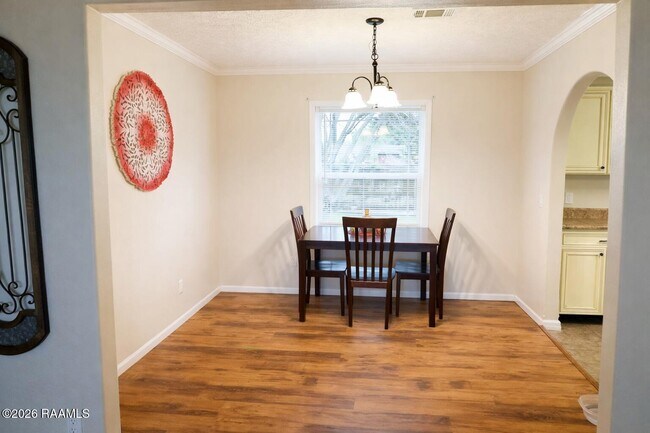 Building Photo - 206 Windcreek Ln