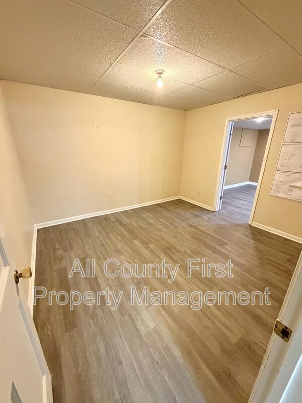 Building Photo - 5621 Shadow View Dr SW