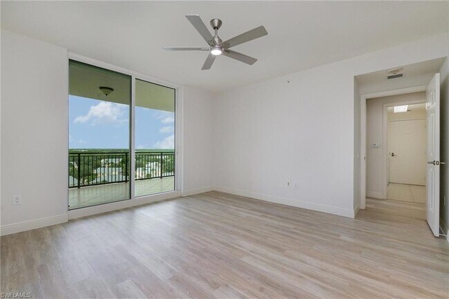 Building Photo - 455 Cove Tower Dr