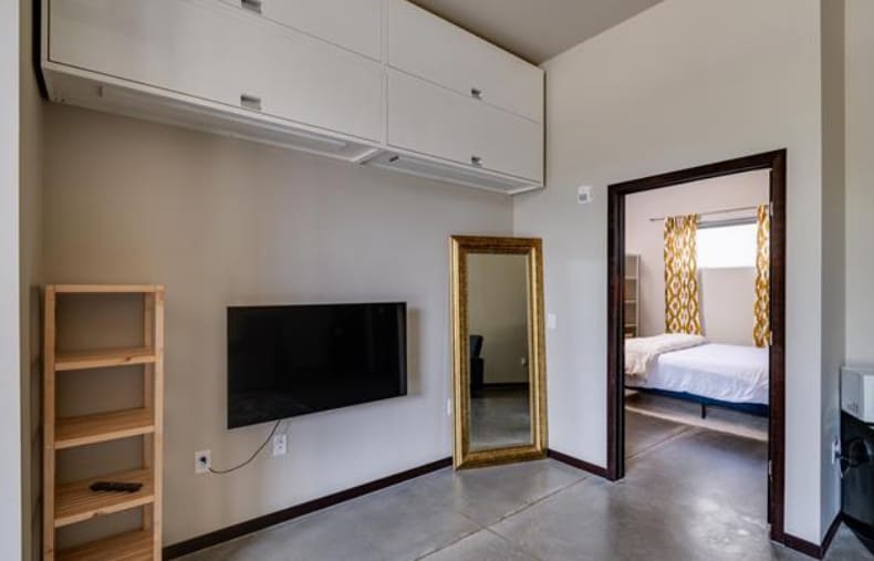 Building Photo - 803 E Mifflin St