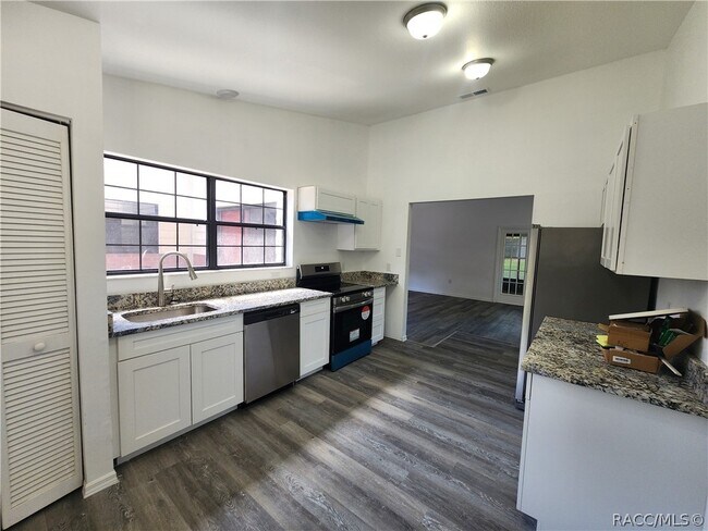 Building Photo - 3444 S Apopka Ave