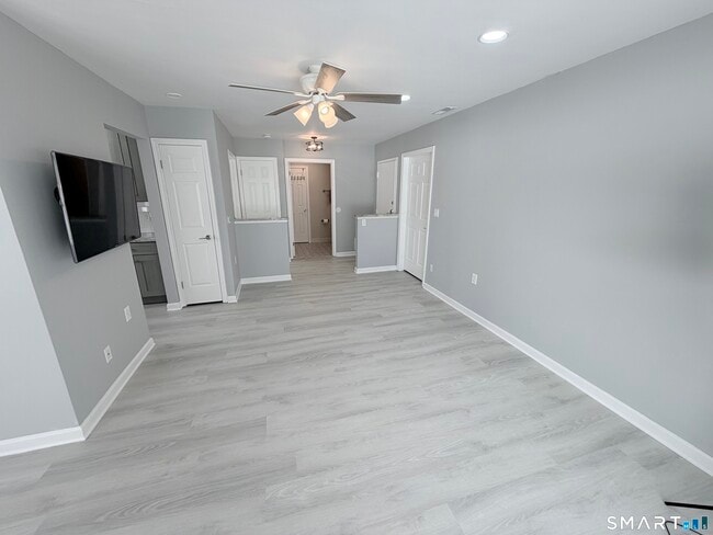 Building Photo - 43 Southwind Ln