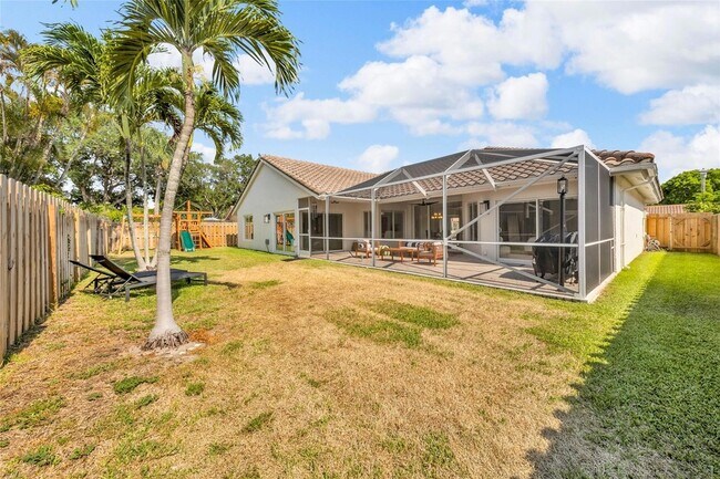 Building Photo - 9585 Carousel Cir S