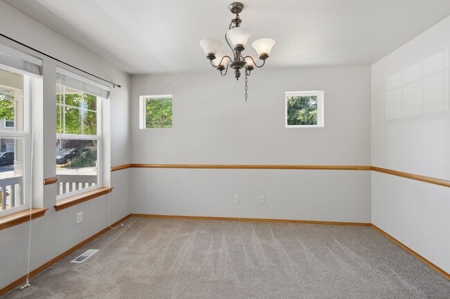 Building Photo - 3bd/2.5ba Everett Home