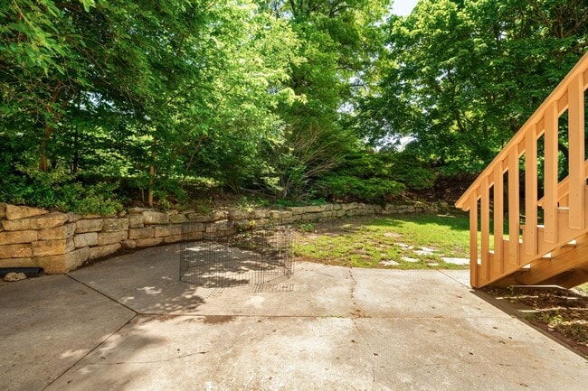 Building Photo - Large Home on Almost 2 Acres!