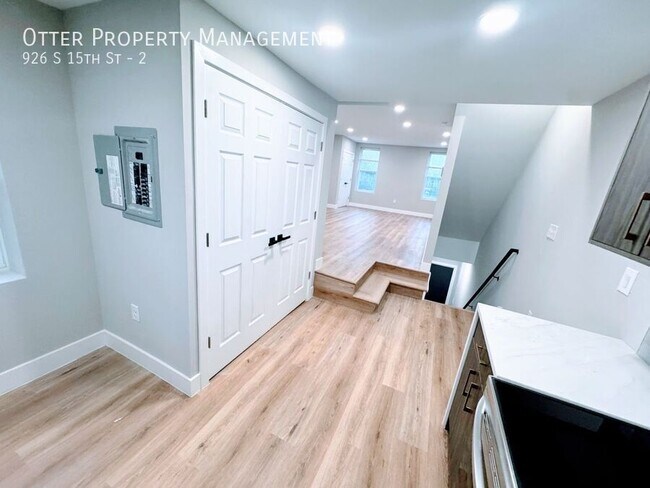 Building Photo - 926 S 15th St