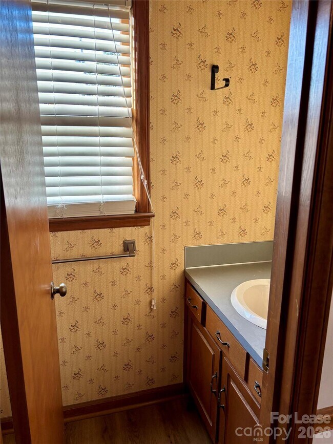 Building Photo - 1732 Lenora Cir