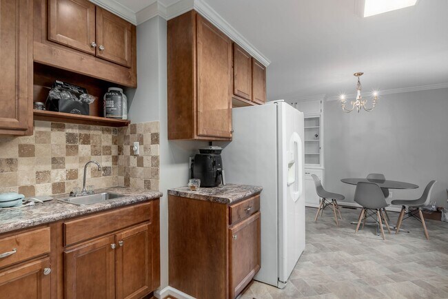 Building Photo - Fall '24 - Close to campus - 3 bed/2 bath ...