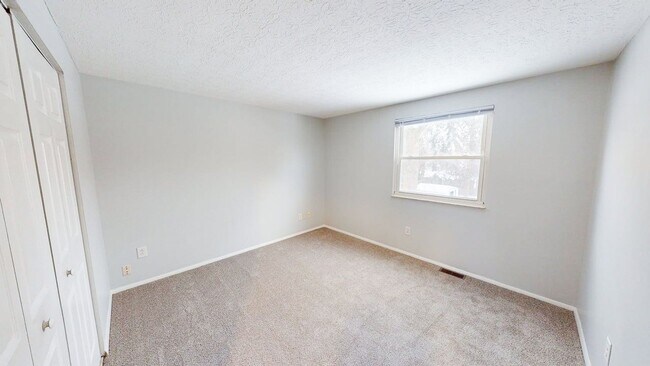 Building Photo - 2862 Chatsworth Way