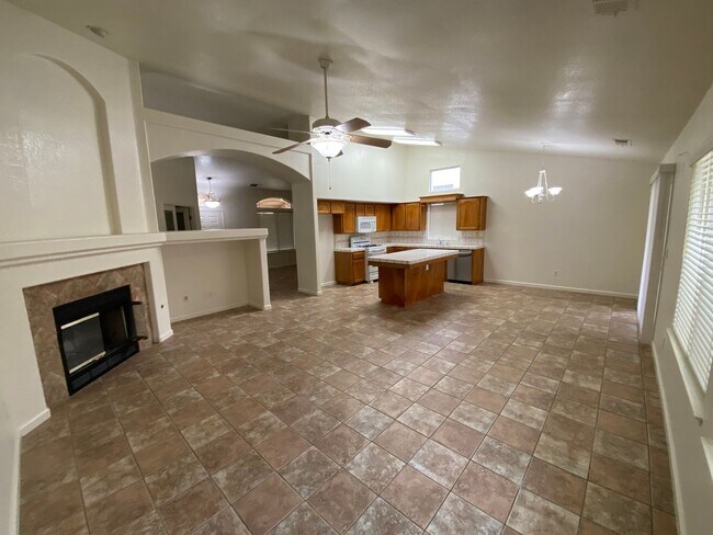 Building Photo - Coming soon, Beautiful Home located SE Visalia!