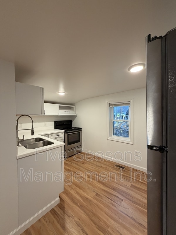 Building Photo - 124 N Winooski Ave