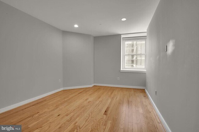 Building Photo - 111 S 15th St