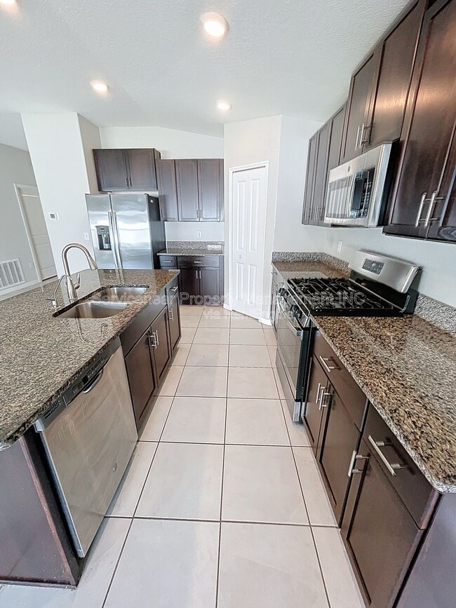 Building Photo - 10344 Alder Green Dr