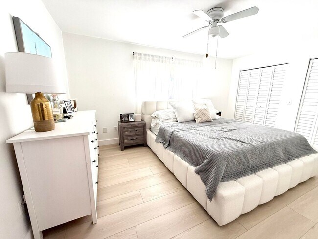 Building Photo - 232 Wellesley Dr