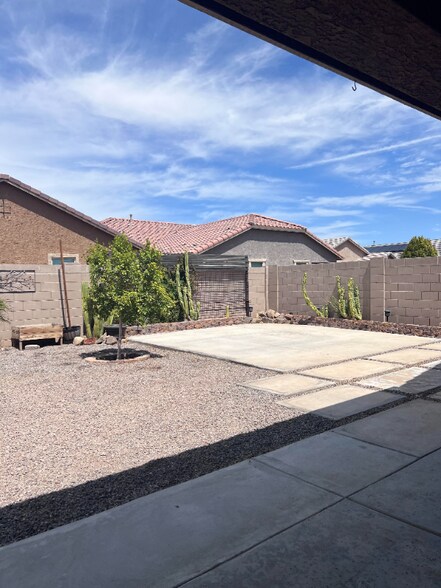 Building Photo - 12464 W Midway Ave