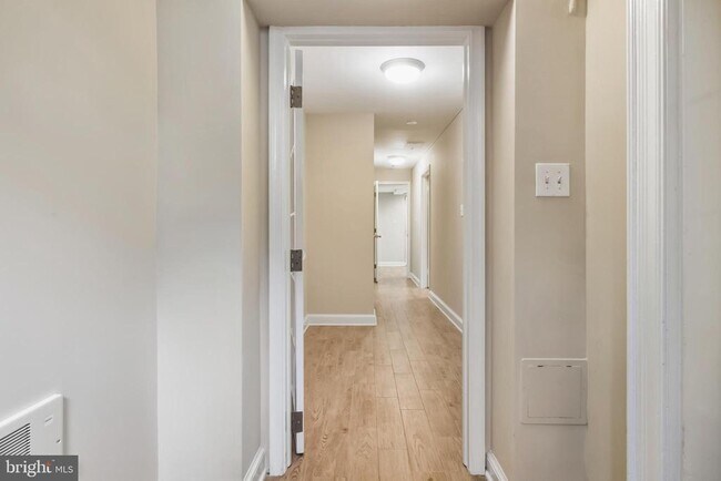 Building Photo - 2619 Woodley Pl NW