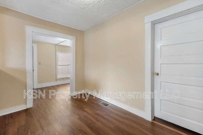 Building Photo - 1921 Reynolds St