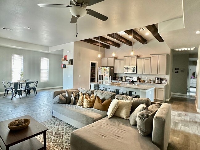Building Photo - 1077 El Nido Dr