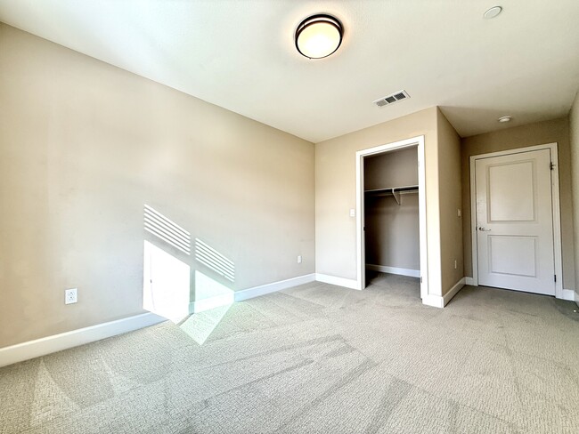 Building Photo - 7107 Oswego Ct