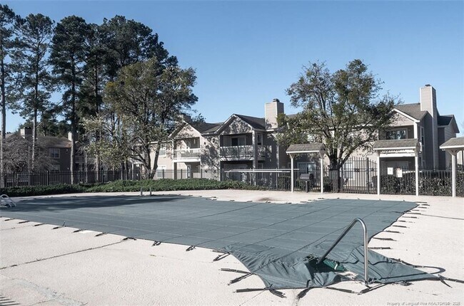 Building Photo - 667 Bartons Landing Pl