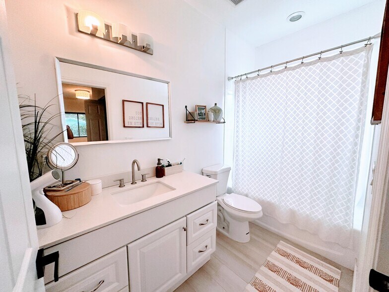 Primary Bathroom - 269 SE 32nd Ave