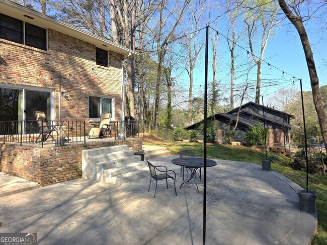 Building Photo - 2457 Sunset Dr NE