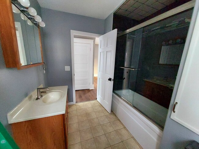 Main Floor Bathroom - 383 Hawthorne St