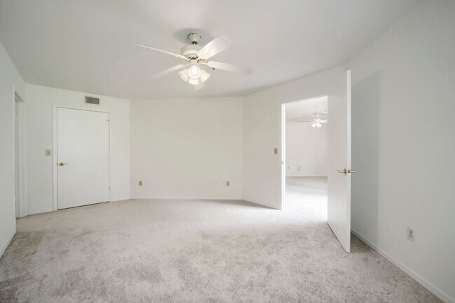 Building Photo - 7270 Westpointe Blvd