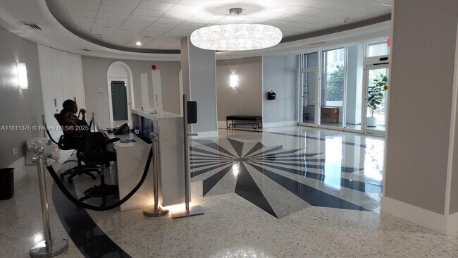 Building Photo - 3140 S Ocean Dr