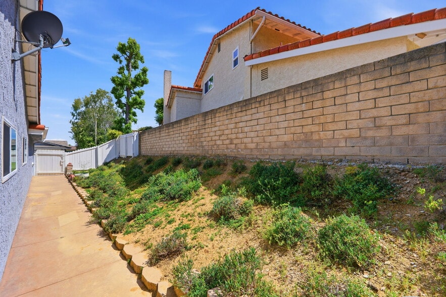 Building Photo - 30845 Catarina Dr