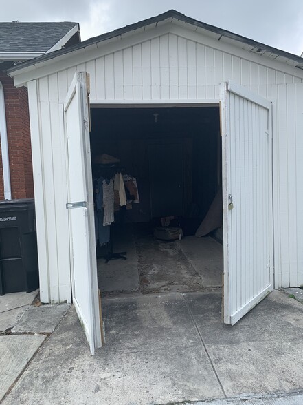 Small Garage - 7331 Spruce St