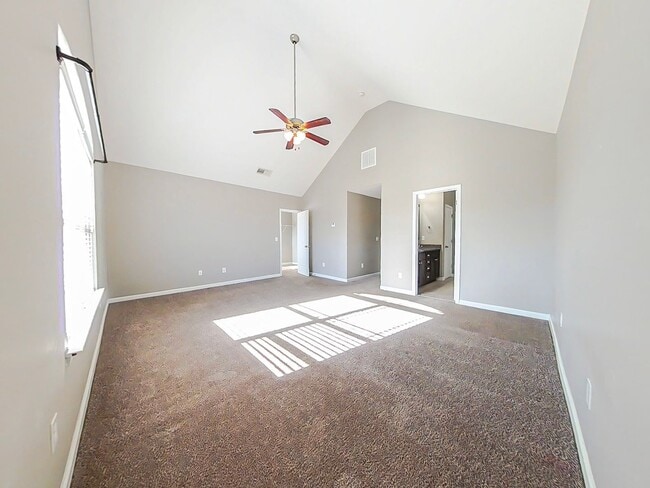 Building Photo - 3 Bedroom 2.5 Bath in Crawford Creek