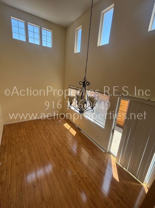 Building Photo - Beautiful West Roseville Home 5 bed 3 bath...