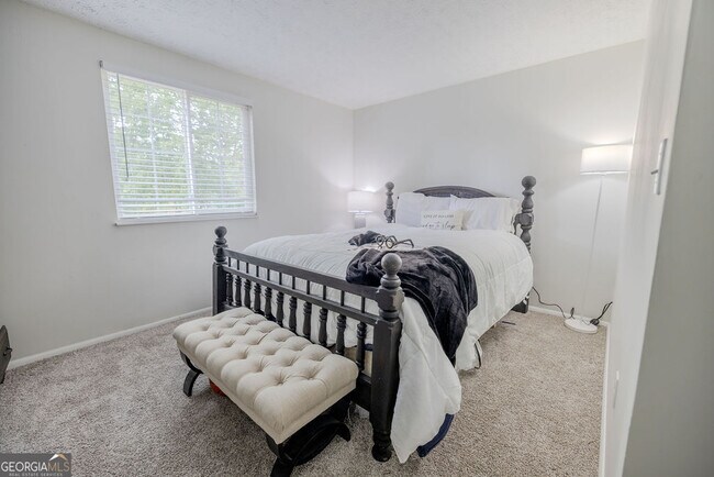 Building Photo - 2073 Raintree Pl