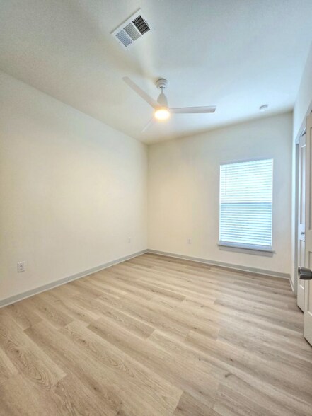 Building Photo - 606 E Brainerd St
