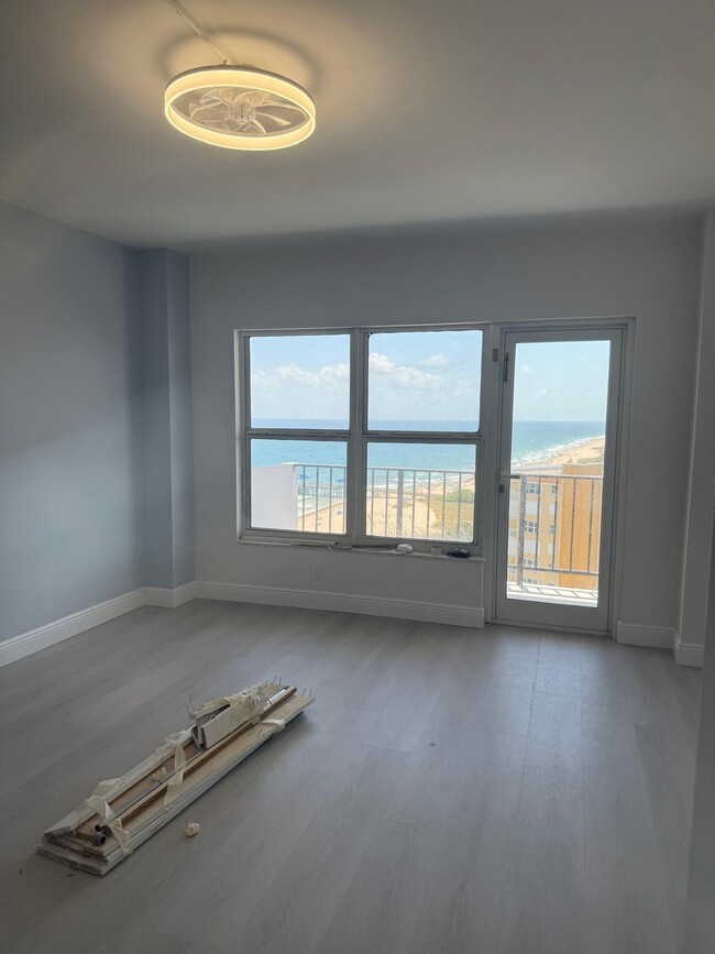 Building Photo - 405 N Ocean Blvd