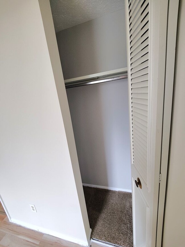 Building Photo - *Well-Maintained 3BD/1.5BA Townhouse Available in West Mifflin*